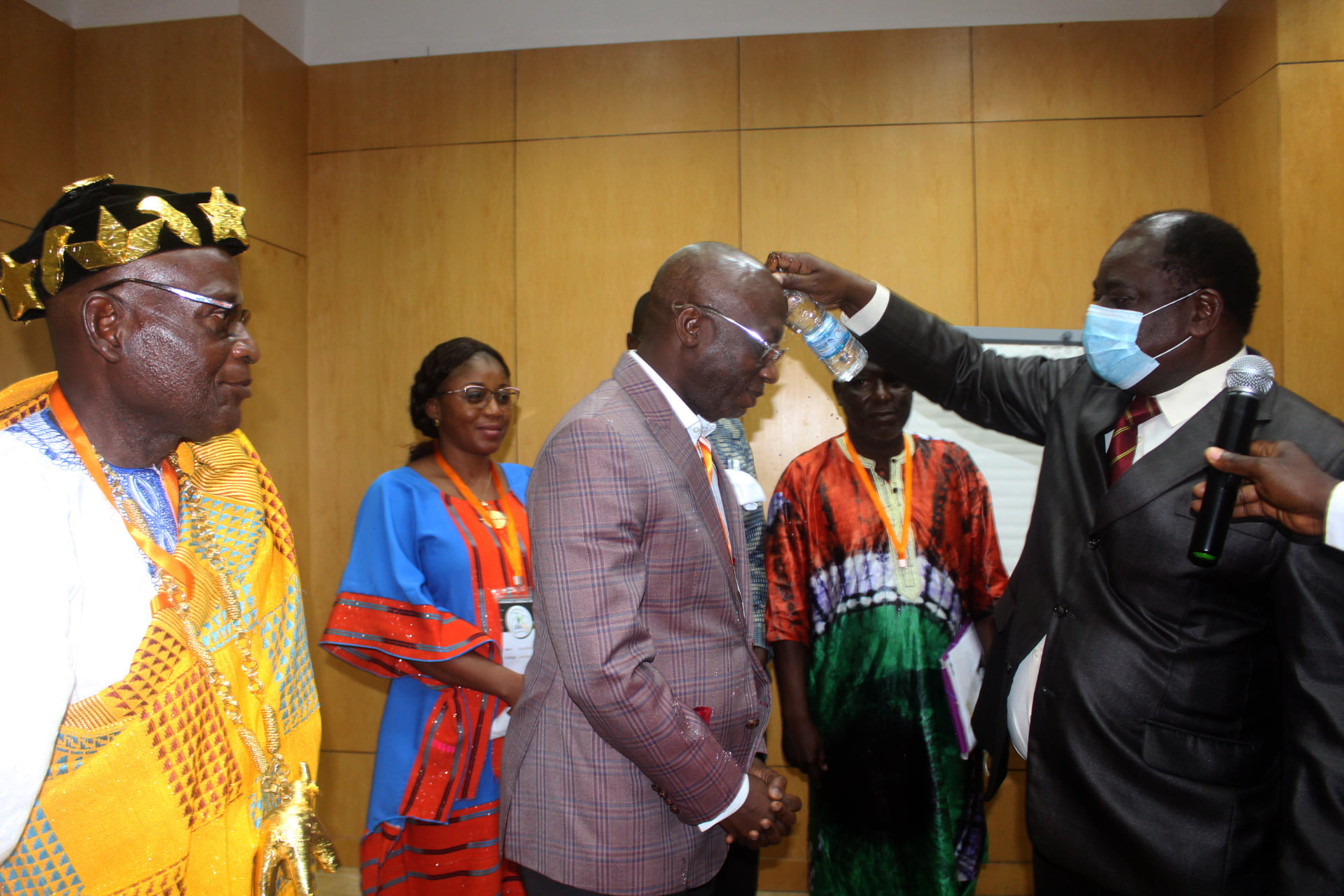 Poignée de main lors de l'Assemblée Générale